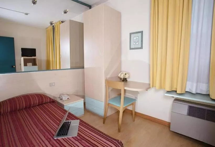 Отель Ziò Imola