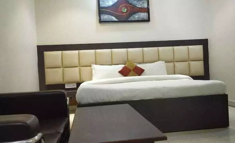 Adb Rooms Hotel Ashiana