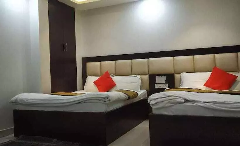 Adb Rooms Hotel Ashiana