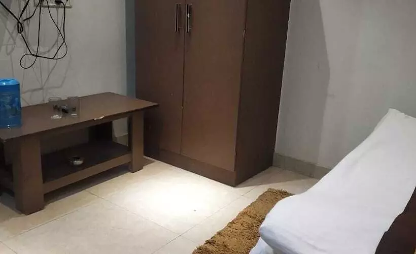 Adb Rooms Hotel Ashiana