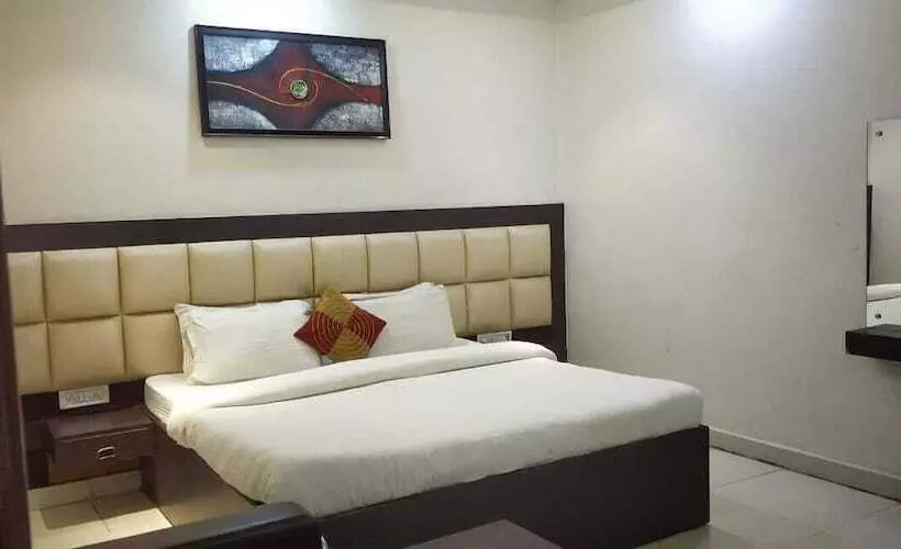 Adb Rooms Hotel Ashiana