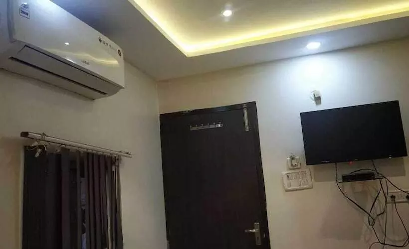 Adb Rooms Hotel Ashiana