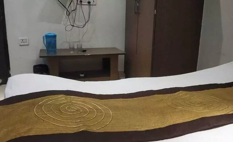 Adb Rooms Hotel Ashiana