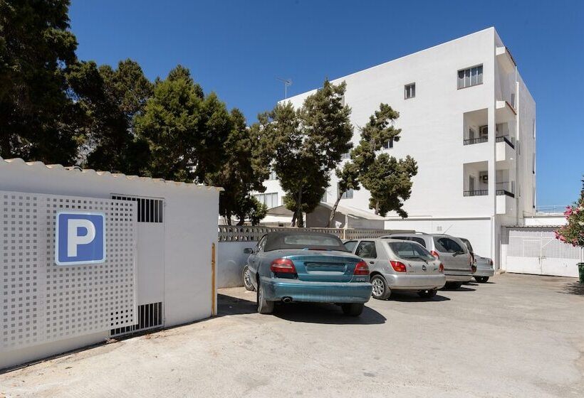 Apartamentos San Antonio Beach