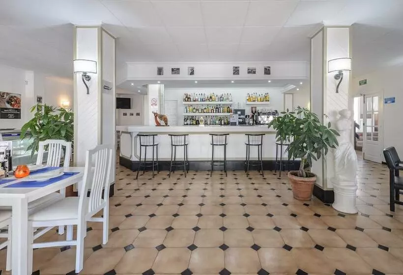 Apartamentos San Antonio Beach