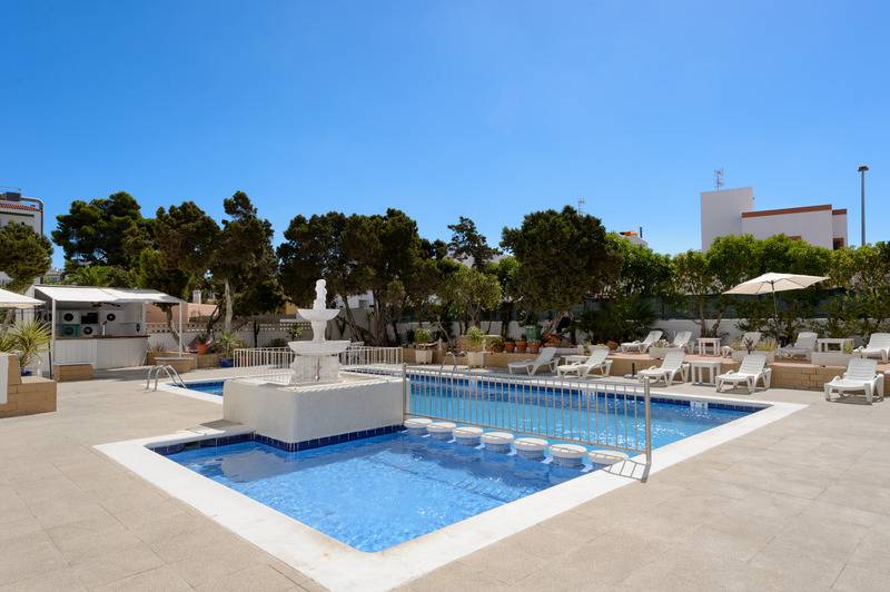 Apartamentos San Antonio Beach