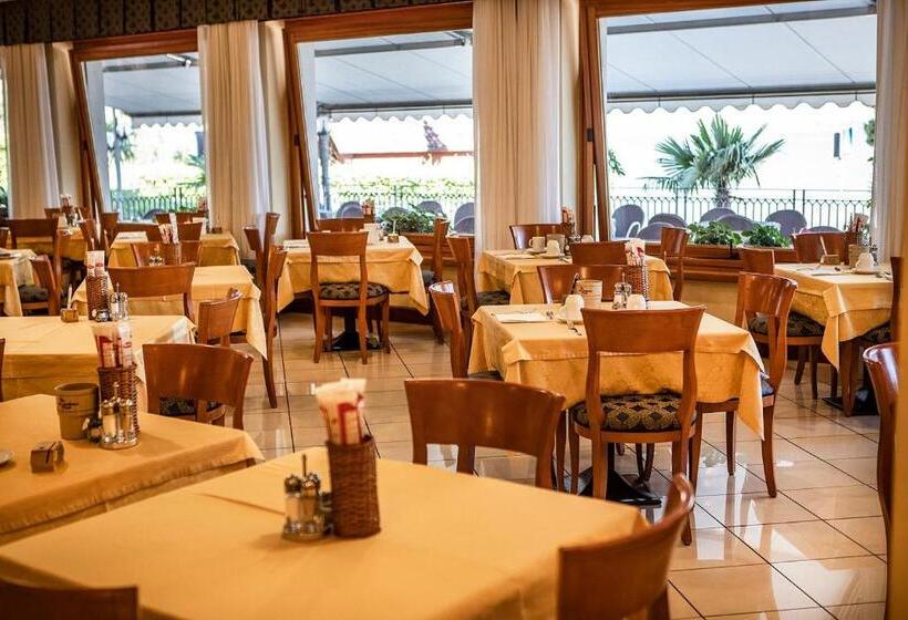 בית מלון כפרי Astoria   3stelle S