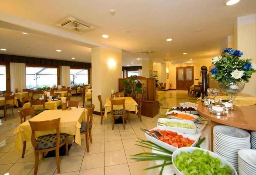 בית מלון כפרי Astoria   3stelle S