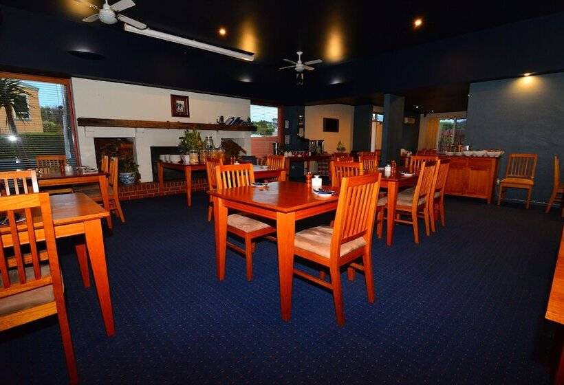 Отель Captain S At The Bay