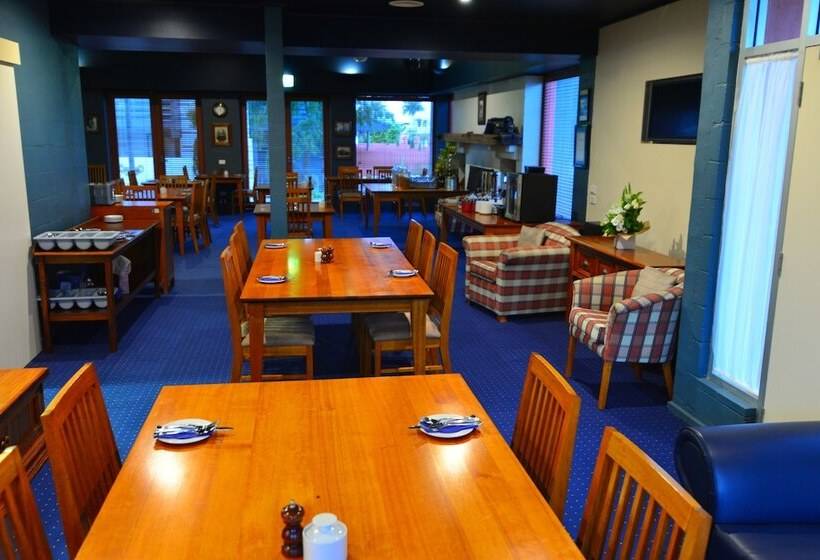 Отель Captain S At The Bay