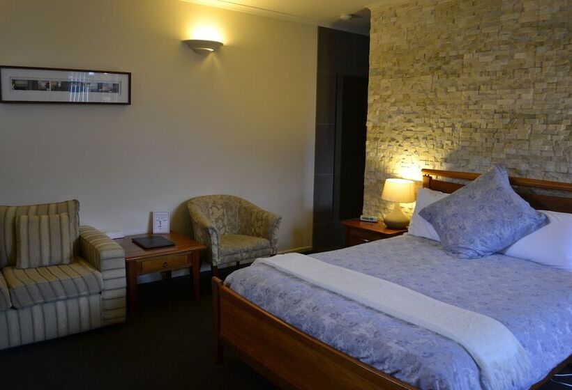 Отель Captain S At The Bay