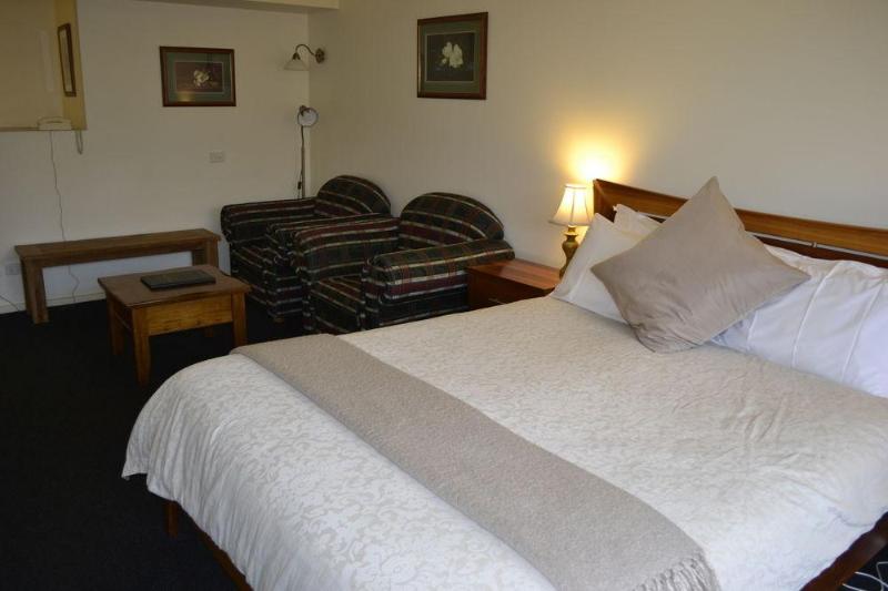 Отель Captain S At The Bay