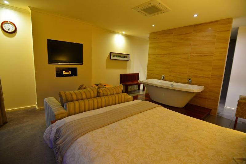 Отель Captain S At The Bay