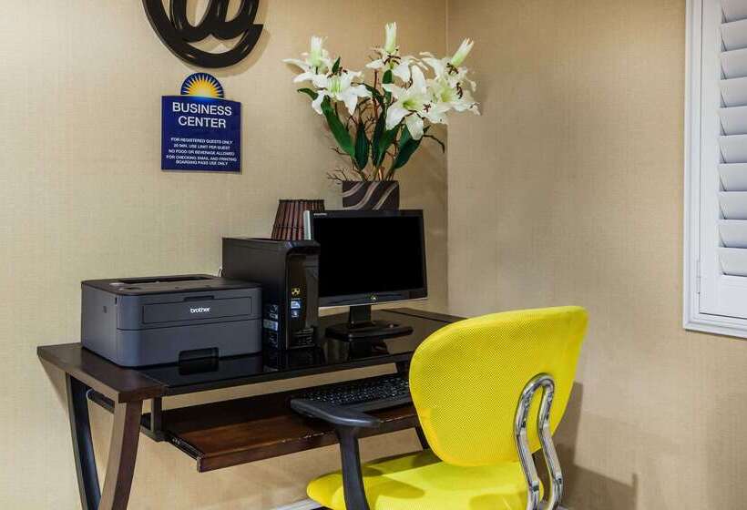 בית מלון כפרי Days Inn & Suites By Wyndham Antioch