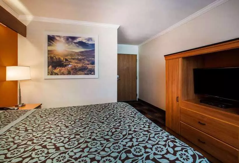 ホテル Days Inn & Suites By Wyndham Antioch