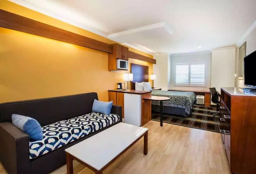 ホテル Days Inn & Suites By Wyndham Antioch