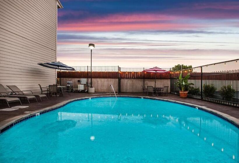 בית מלון כפרי Days Inn & Suites By Wyndham Antioch