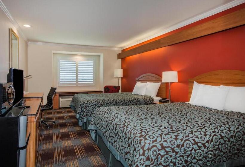 בית מלון כפרי Days Inn & Suites By Wyndham Antioch