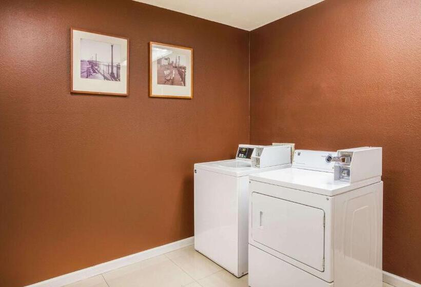 בית מלון כפרי Days Inn & Suites By Wyndham Antioch