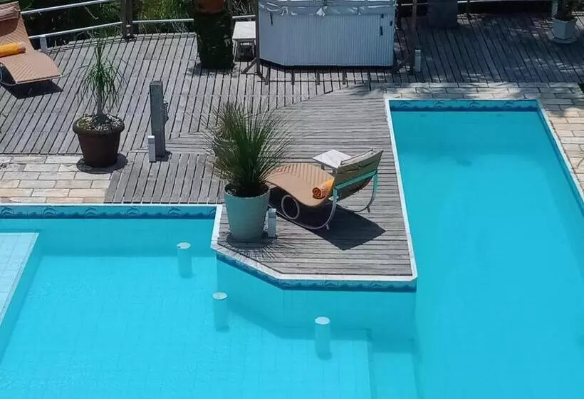 ホテル Deauville Pousada