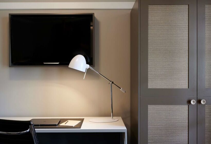 Hotel Kurrajong Canberra