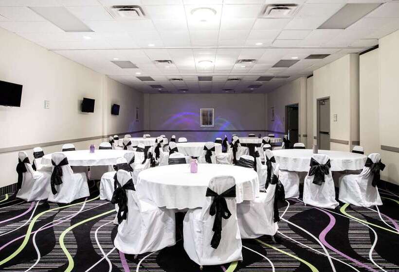 فندق La Quinta Inn By Wyndham Davenport & Conference Center