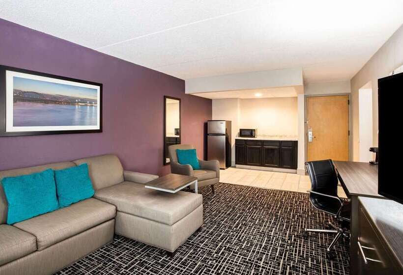 فندق La Quinta Inn By Wyndham Davenport & Conference Center