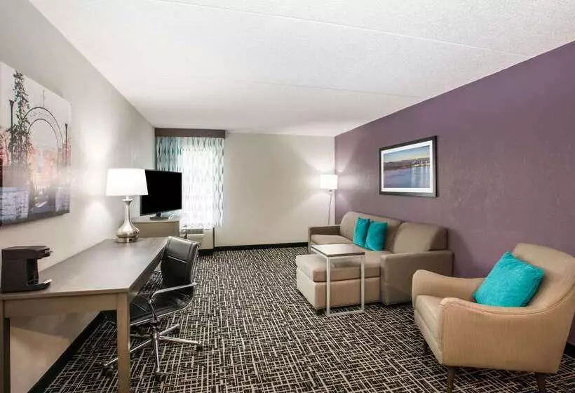 酒店 La Quinta Inn By Wyndham Davenport & Conference Center