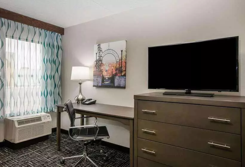 酒店 La Quinta Inn By Wyndham Davenport & Conference Center