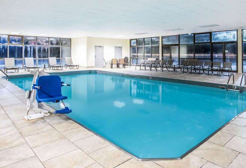 فندق La Quinta Inn By Wyndham Davenport & Conference Center