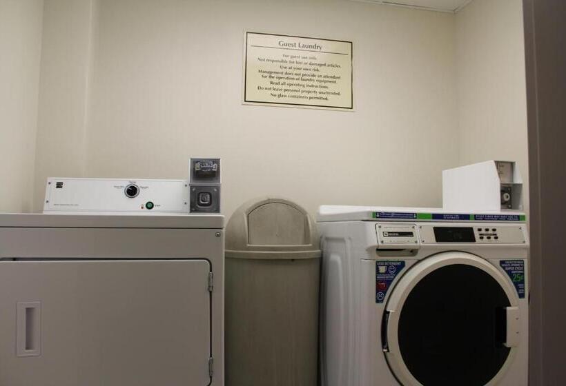 فندق La Quinta Inn By Wyndham Davenport & Conference Center