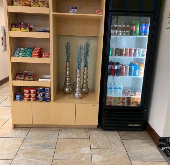 فندق La Quinta Inn By Wyndham Davenport & Conference Center