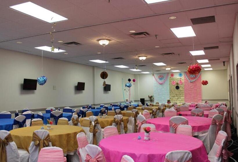 فندق La Quinta Inn By Wyndham Davenport & Conference Center