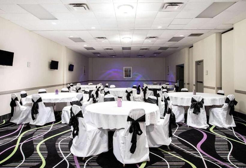 فندق La Quinta Inn By Wyndham Davenport & Conference Center