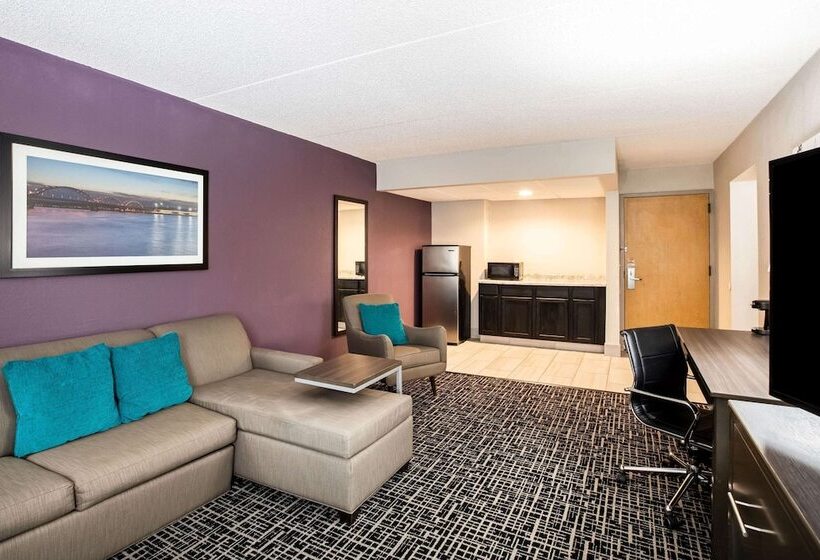 فندق La Quinta Inn By Wyndham Davenport & Conference Center