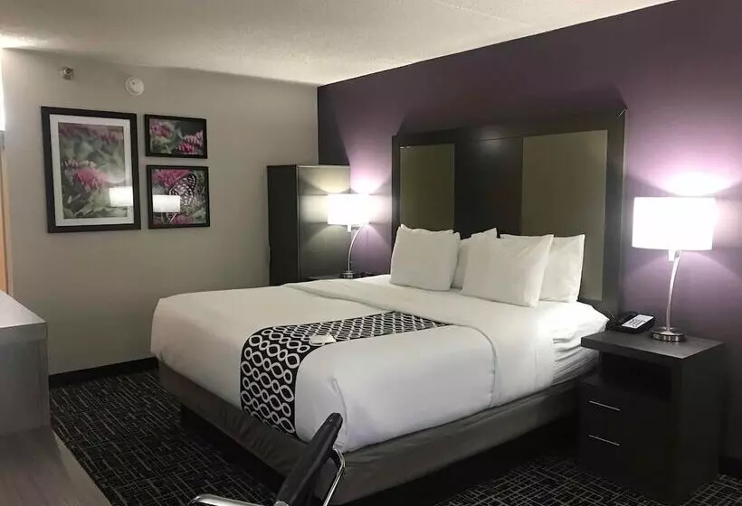 酒店 La Quinta Inn By Wyndham Davenport & Conference Center