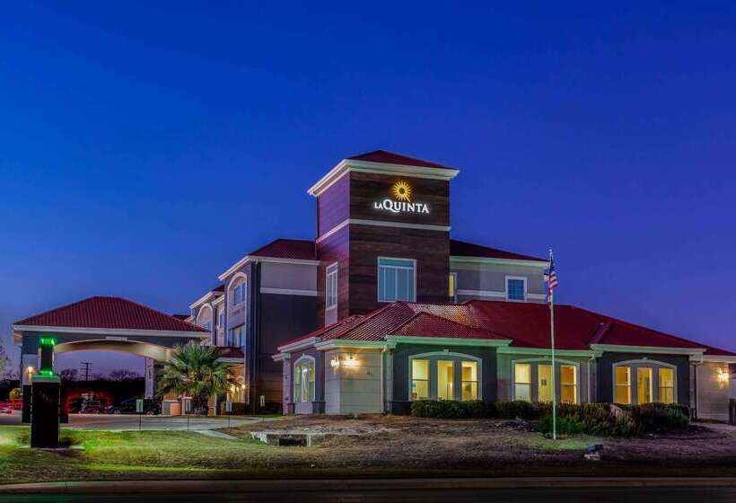 Отель La Quinta By Wyndham Kerrville