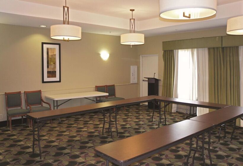 Отель La Quinta By Wyndham Kerrville