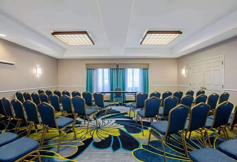 Отель La Quinta By Wyndham Manteca Ripon