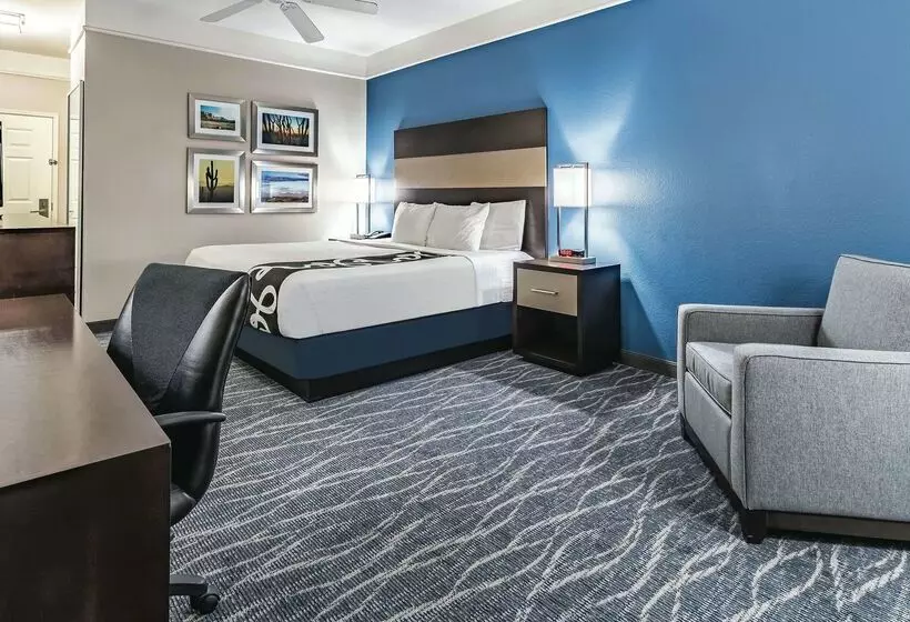 هتل La Quinta By Wyndham Phoenix I 10 West