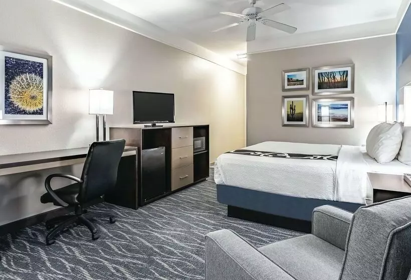 هتل La Quinta By Wyndham Phoenix I 10 West