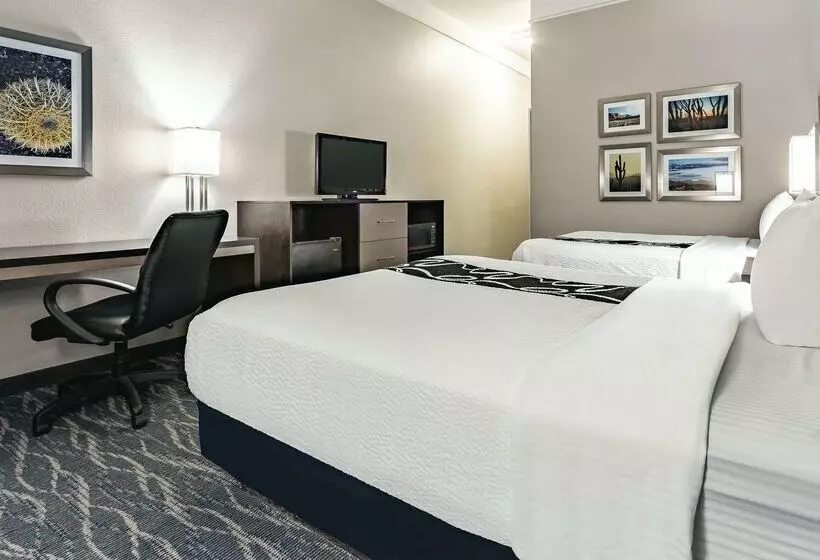 هتل La Quinta By Wyndham Phoenix I 10 West