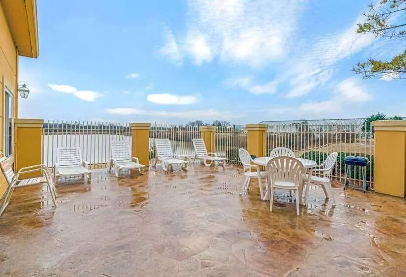 호텔 La Quinta By Wyndham Shawnee