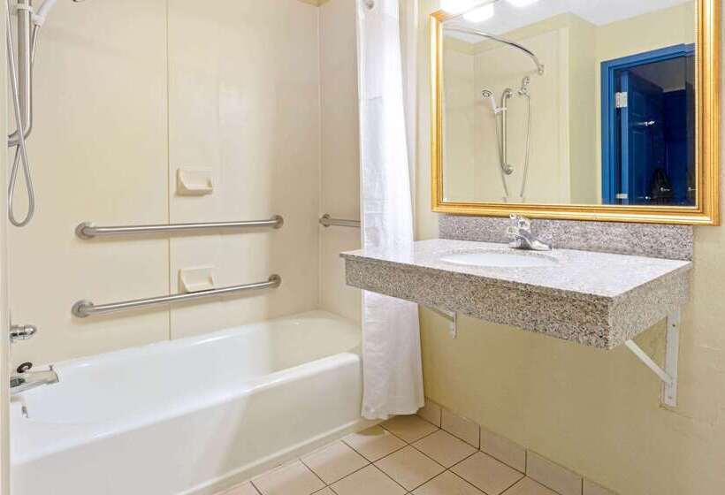 Otel La Quinta By Wyndham Shawnee