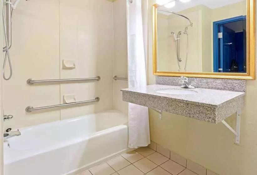 호텔 La Quinta By Wyndham Shawnee