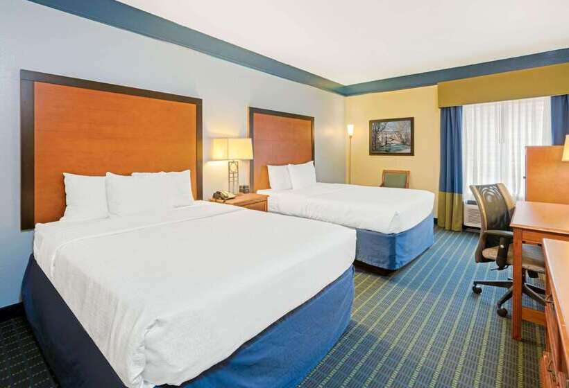 Otel La Quinta By Wyndham Shawnee