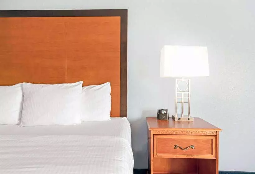 호텔 La Quinta By Wyndham Shawnee