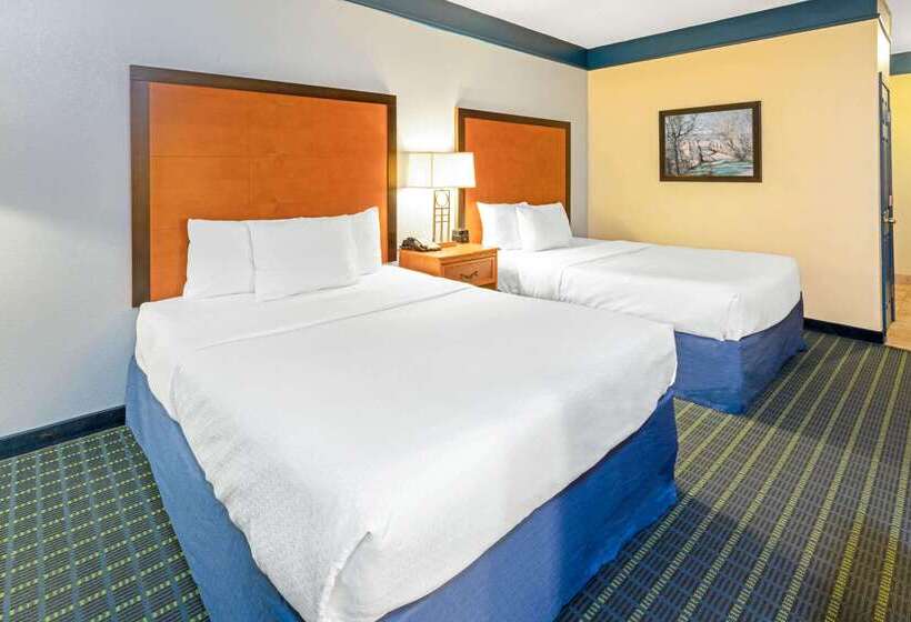 ホテル La Quinta By Wyndham Shawnee