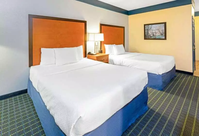 호텔 La Quinta By Wyndham Shawnee