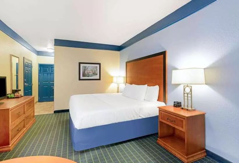 호텔 La Quinta By Wyndham Shawnee